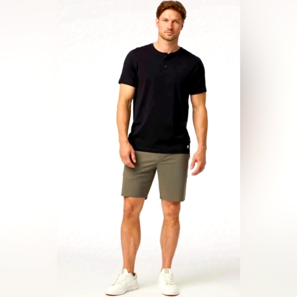 NWOT Vuori Fleet Short Men's Performance Shorts Large Gray New
